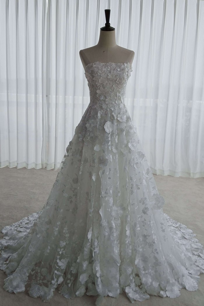 Romantic Floral Lace A-Line Wedding Dress with Long Train - Image 2