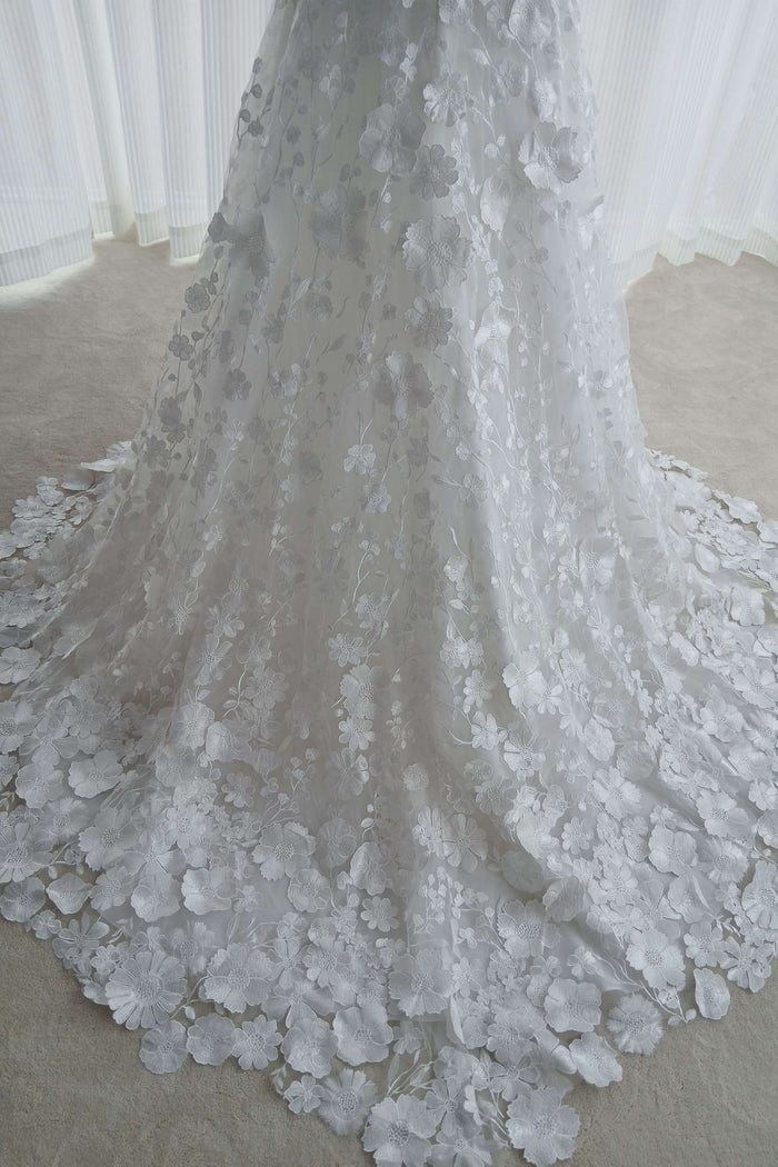 Romantic Floral Lace A-Line Wedding Dress with Long Train - Image 4