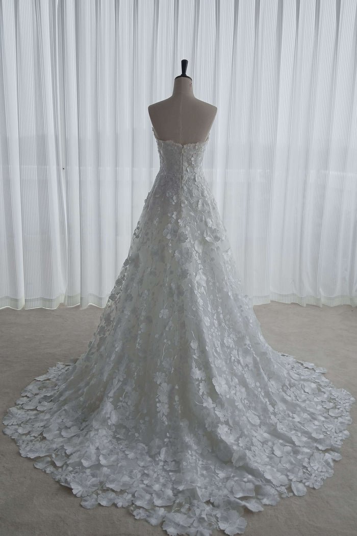 Romantic Floral Lace A-Line Wedding Dress with Long Train - Image 6