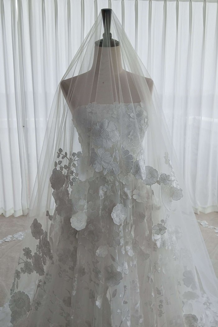 Romantic Floral Lace A-Line Wedding Dress with Long Train - Image 7